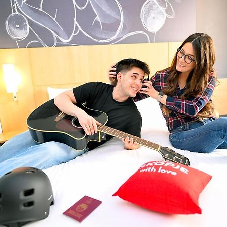 Ibis Skopje City Center Екстериор снимка