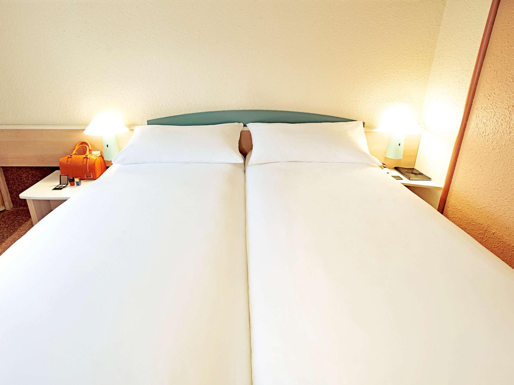 Ibis Skopje City Center Екстериор снимка