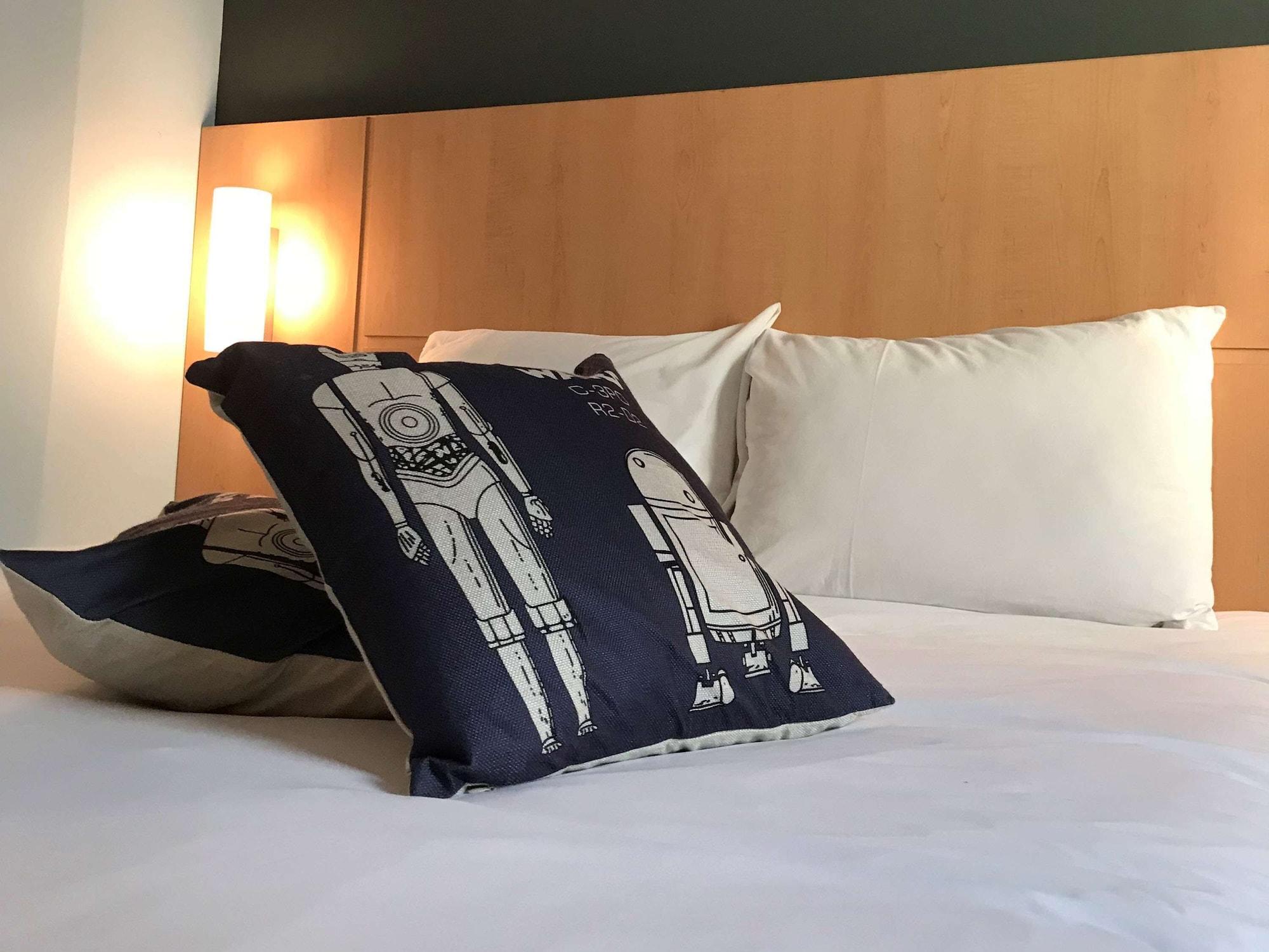 Ibis Skopje City Center Екстериор снимка