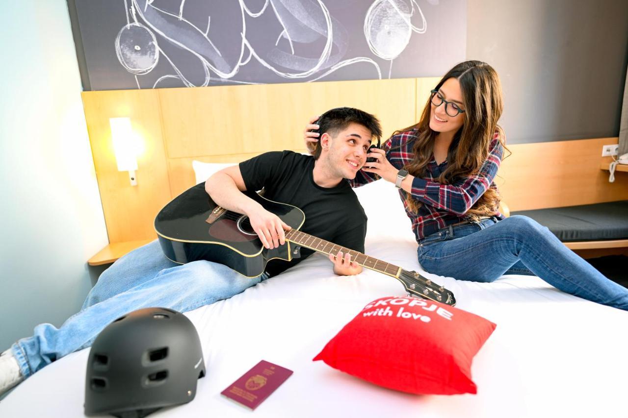 Ibis Skopje City Center Екстериор снимка