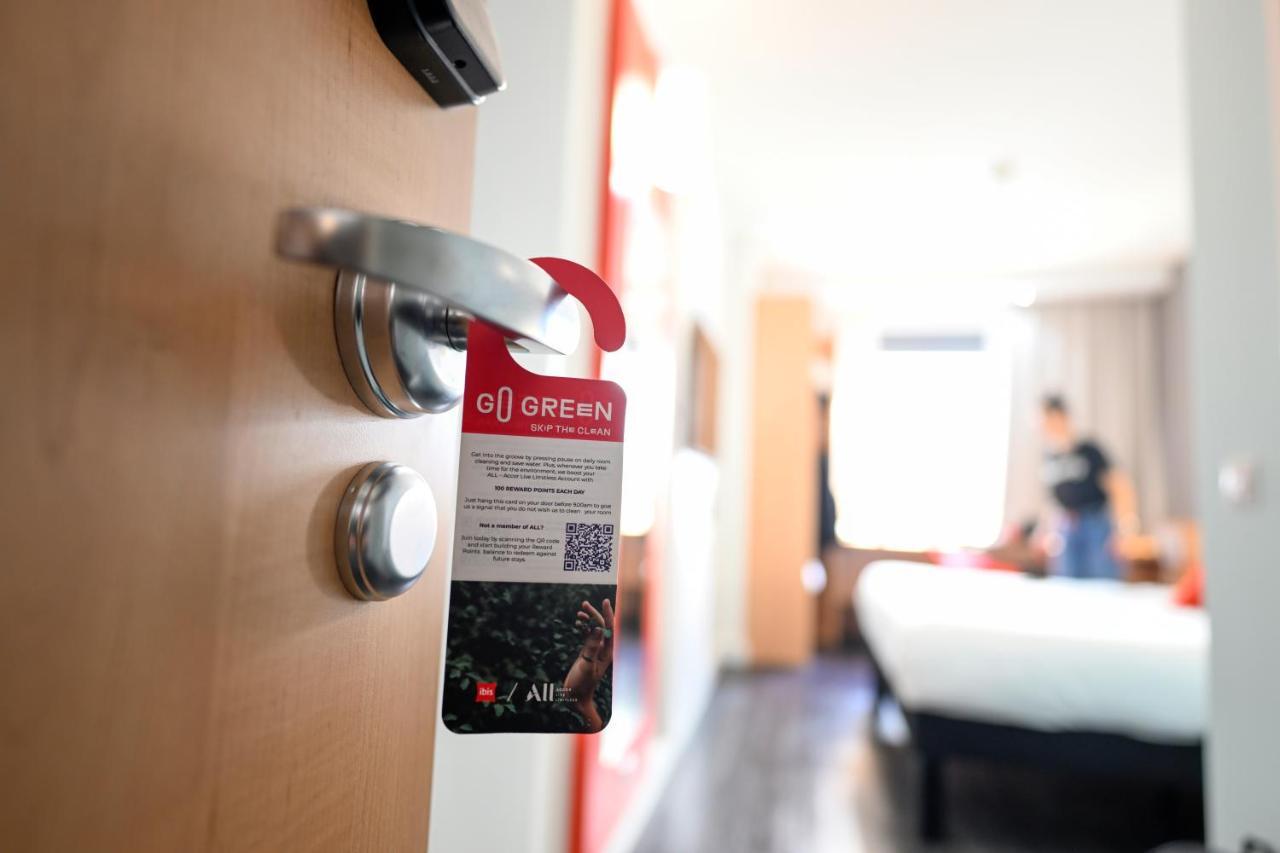 Ibis Skopje City Center Екстериор снимка