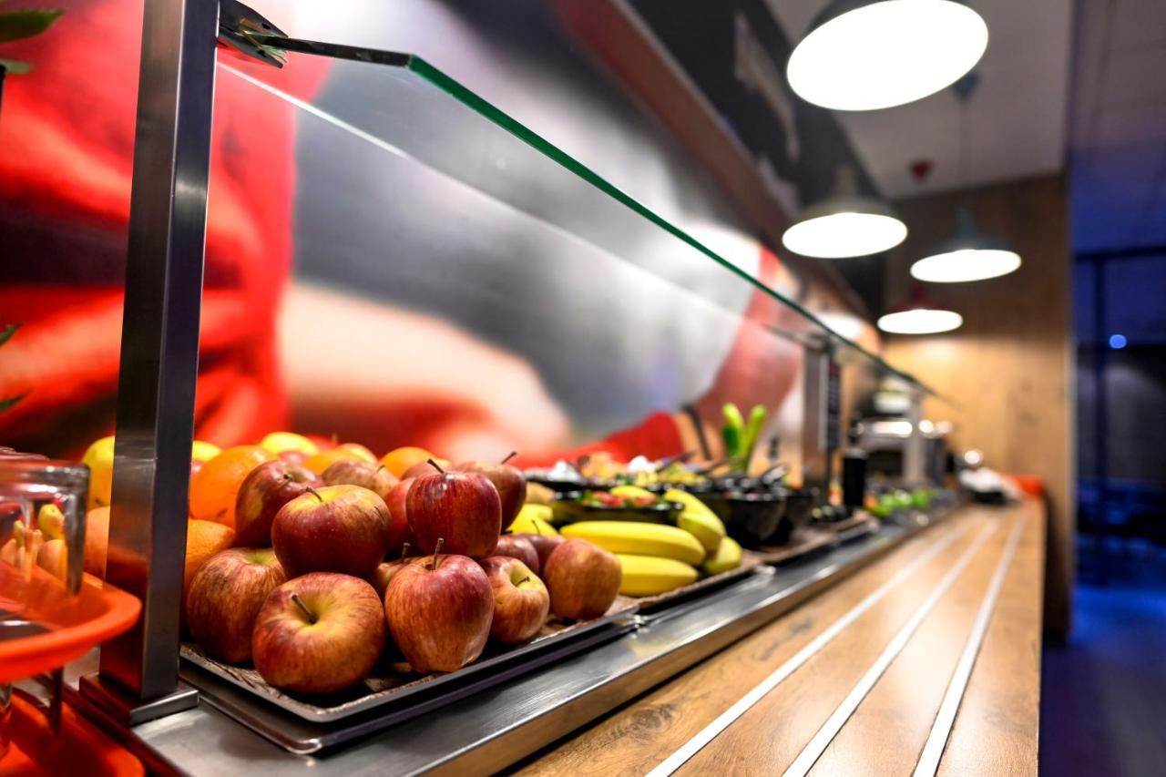 Ibis Skopje City Center Екстериор снимка