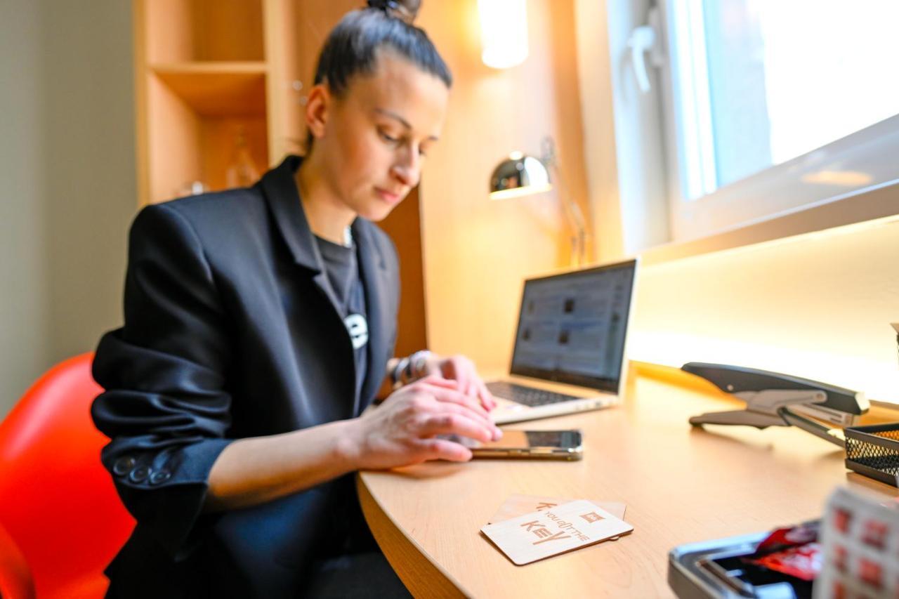 Ibis Skopje City Center Екстериор снимка