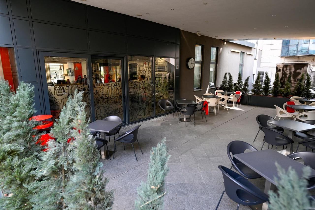 Ibis Skopje City Center Екстериор снимка