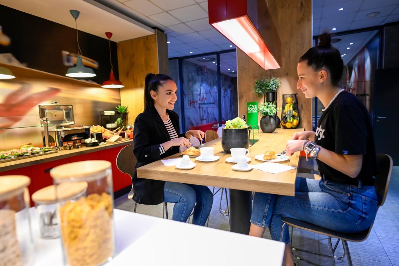 Ibis Skopje City Center Екстериор снимка