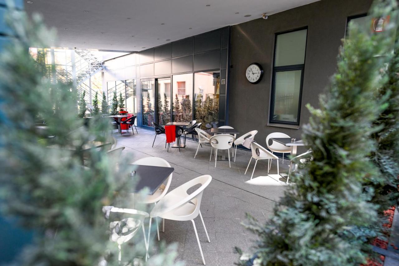 Ibis Skopje City Center Екстериор снимка