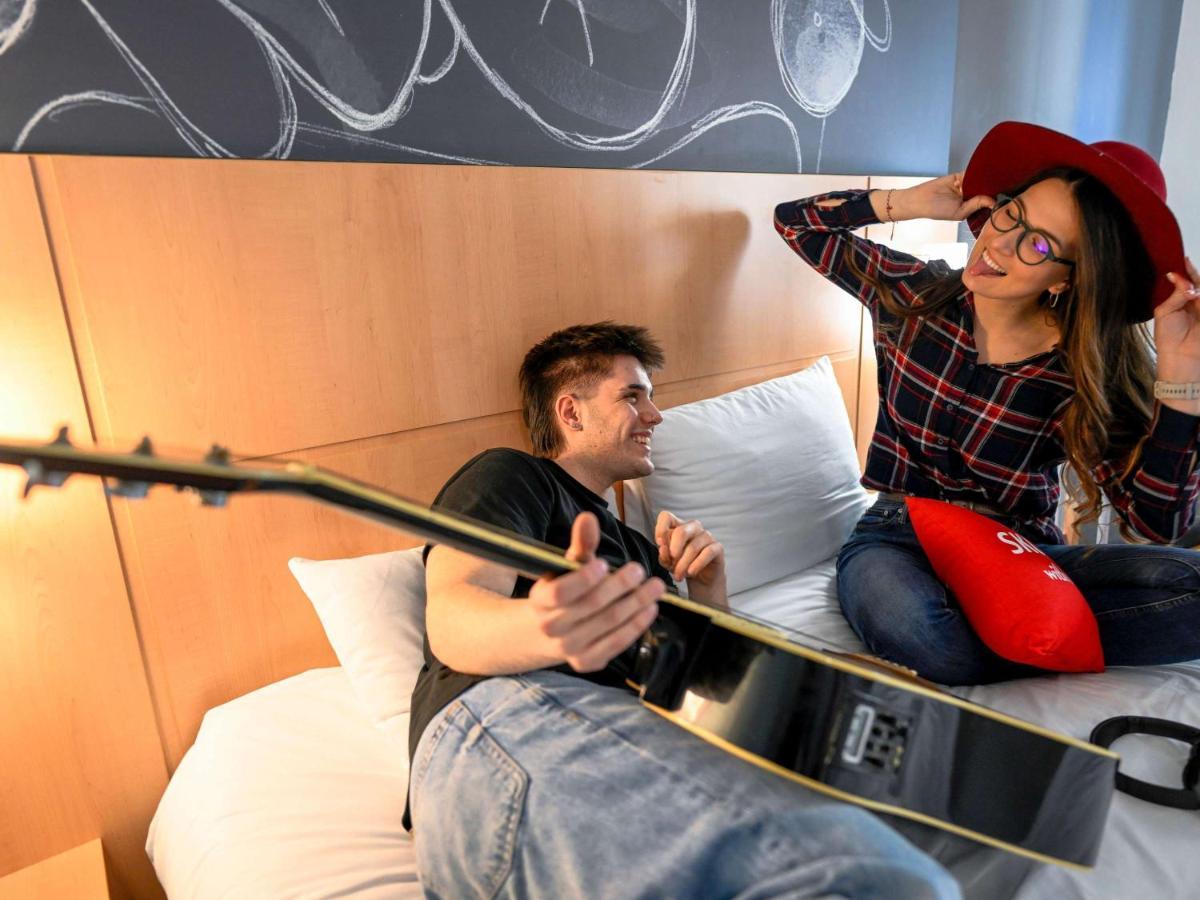 Ibis Skopje City Center Екстериор снимка