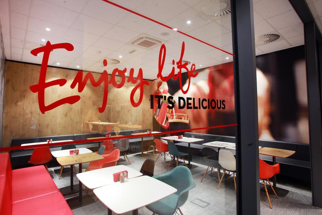 Ibis Skopje City Center Екстериор снимка