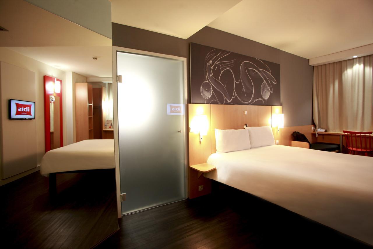 Ibis Skopje City Center Екстериор снимка